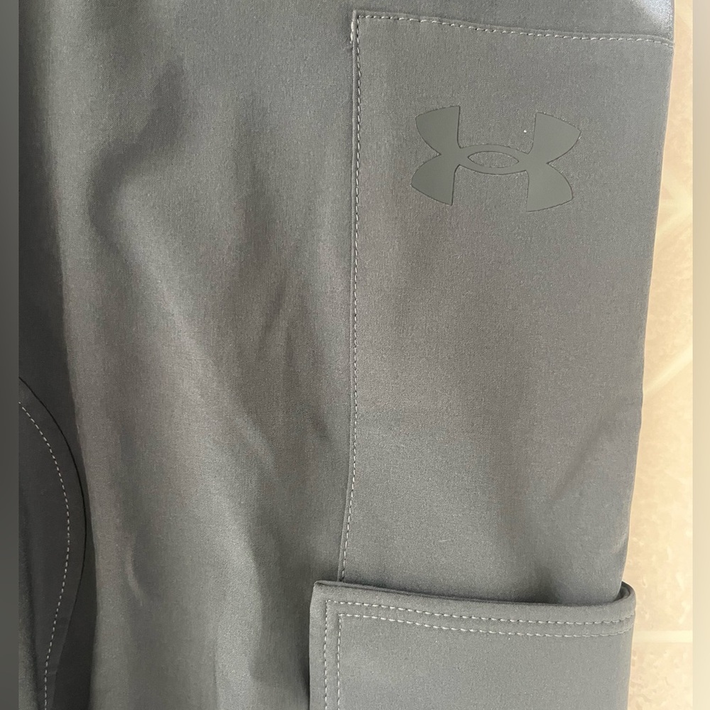 Under Armour boys medium woven jogger pants - Picture 3 of 7